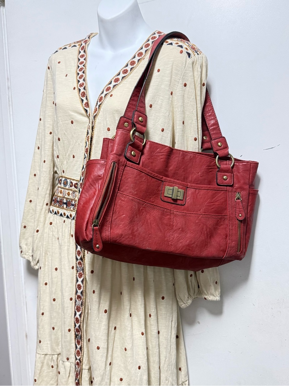 Bueno Red Shoulder Tote Bag with Turn-Lock Detail